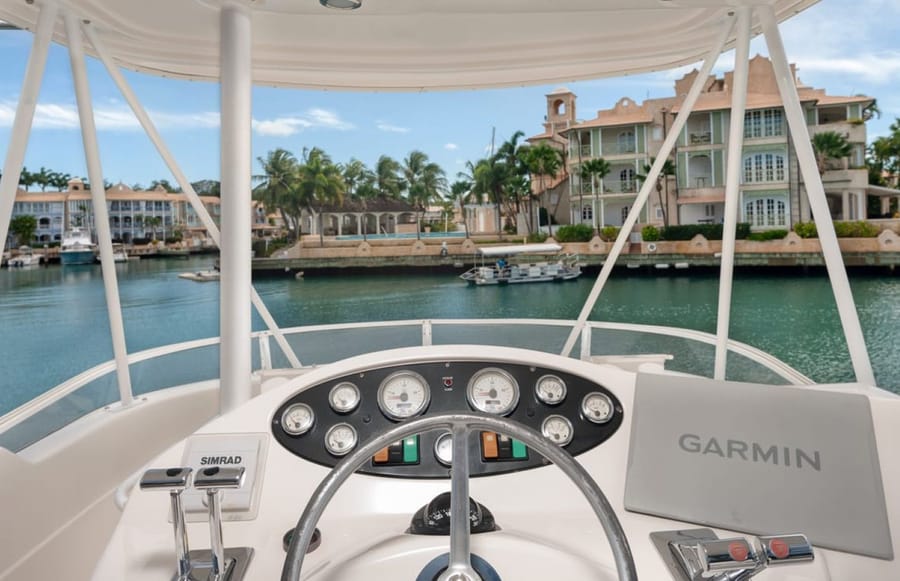 The helm on the flybridge with its Garmin electronics